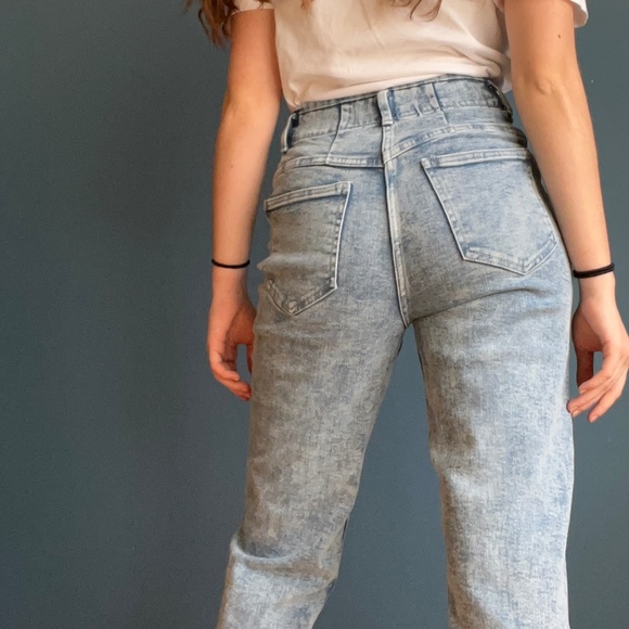 Mom Jeans - Picture 2 of 6